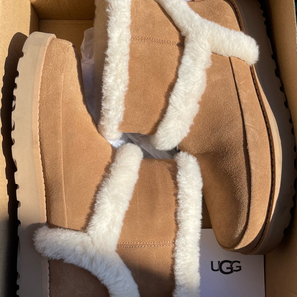 Ugg womens mini fluff boots size 7